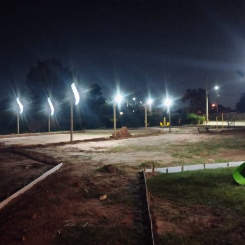 Iluminação em LED é instalada na futura praça do Pereira Jordão