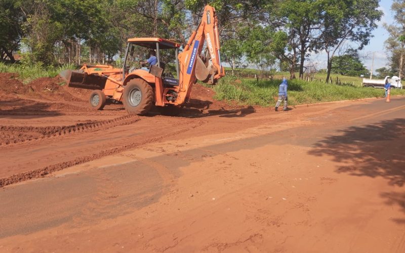 Limpeza da Estrada de Paranápolis melhora tráfego para a área urbana