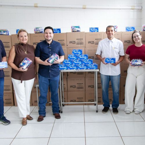 "Bombons para os pequenos: Iniciativa da Prefeitura encanta estudantes de Andradina"