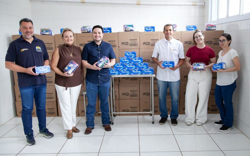"Bombons para os pequenos: Iniciativa da Prefeitura encanta estudantes de Andradina"