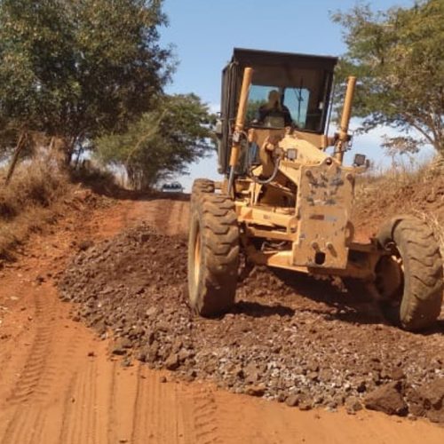 Prefeitura de Andradina recupera estradas no Timboré Palomares