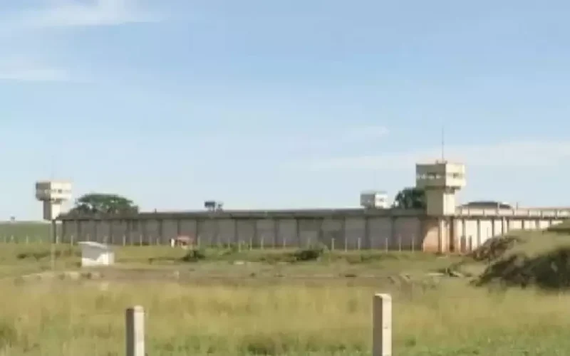 3 mil presos deixam penitenciárias da região em saidinha