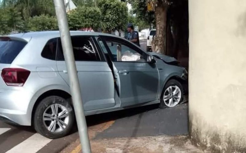 Polícia faz perseguição com troca de tiros com ladrão de carro