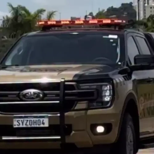 Filho atira no pai por acidente ao defendê-lo de ameaça