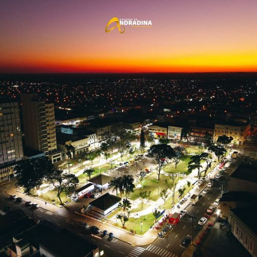 Internet livre? Praça Moura Andrade em Andradina tem.