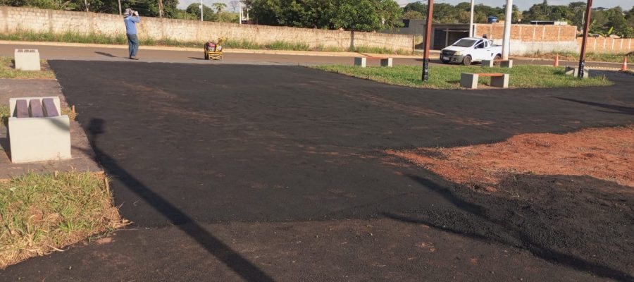 Asfaltamento avança e praça do Pereira Jordão entra na fase final de implantação