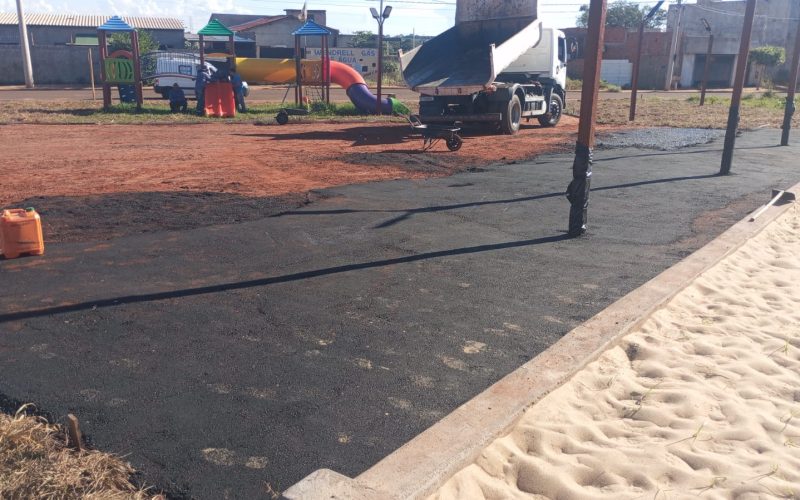 Nova praça do Pereira Jordão entra na fase final com aplicação de asfalto