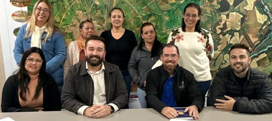Prefeitura de Andradina recebe servidores para discutir enquadramento de auxiliares como técnicos de enfermagem