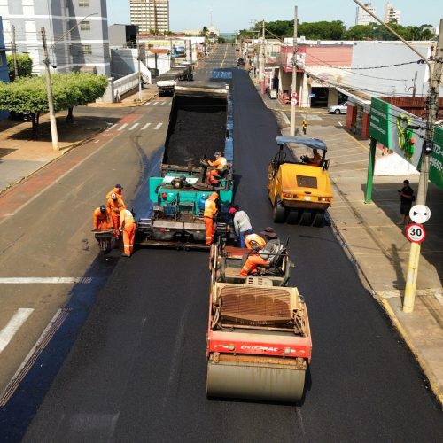 Domingo de trabalho para administração andradinense com trabalho de recape na cidade