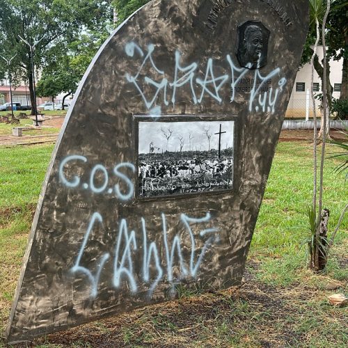 Monumento em homenagem ao Rei do Gado é alvo de vandalismo em Andradina