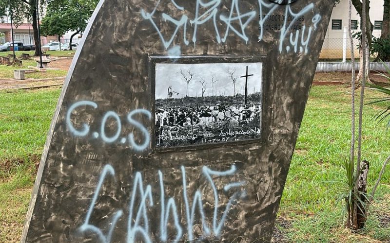 Monumento em homenagem ao Rei do Gado é alvo de vandalismo em Andradina