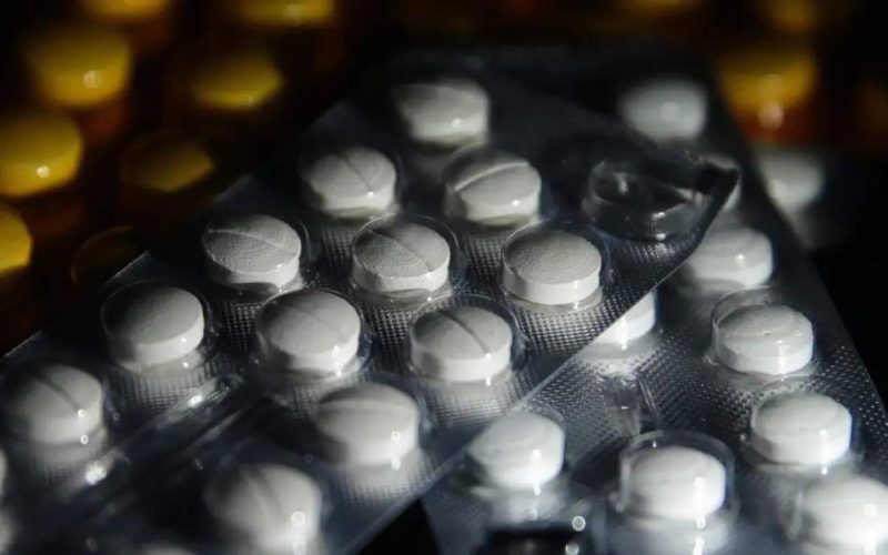 Juiz suspende norma que autoriza farmacêuticos a prescreverem remédios