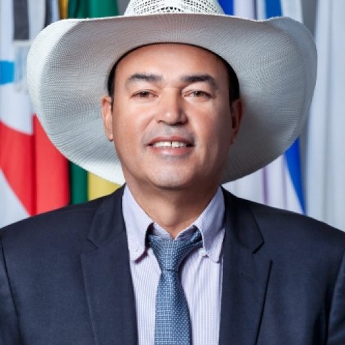Vereador Rodarte do Anjos Apresenta Requerimento para Construção de Vestiário e Playground na Praça do Céu em Andradina