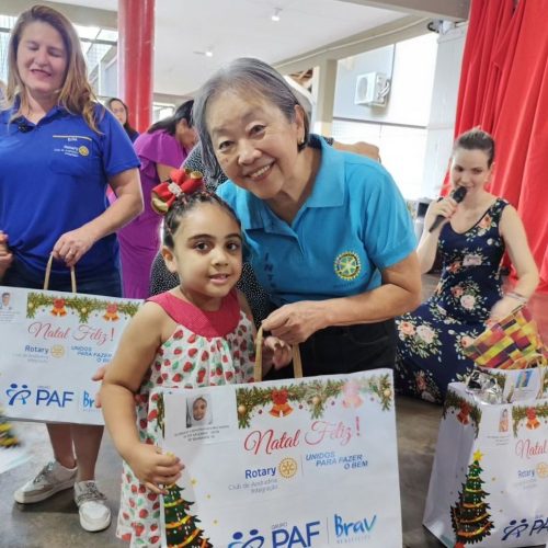 Rotary Club de Andradina Integração leva esperança e presentes em ação de Natal