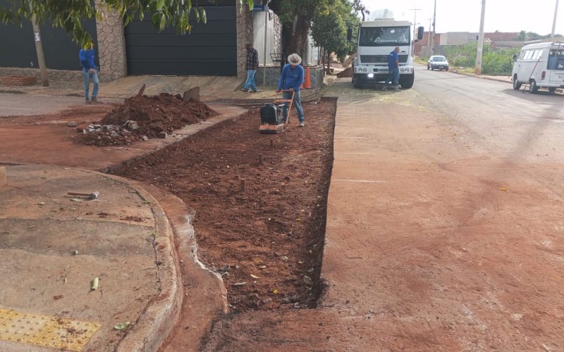 Sarjetão é implantado no bairro Pereira Jordão em Andradina