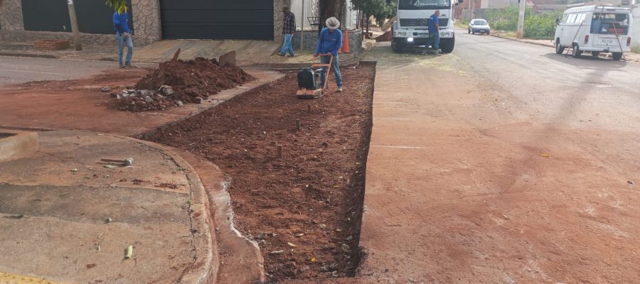 Sarjetão é implantado no bairro Pereira Jordão em Andradina