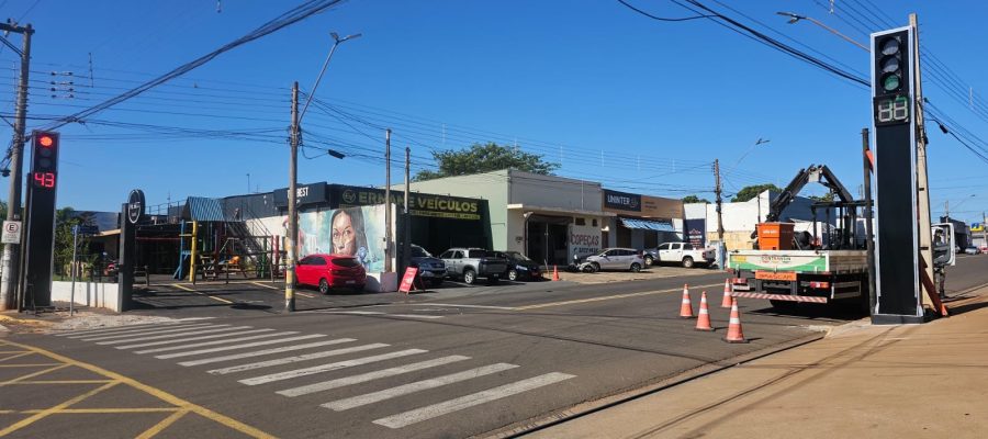 Semáforos recém instalados na avenida Guanabara já estão funcionando