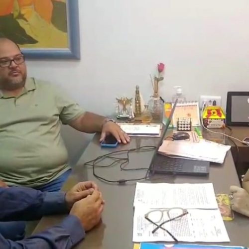 "Reunião Frutífera:  Vereador Silas Carlos apresenta emenda de R$ 200.000,00 para Educação"
