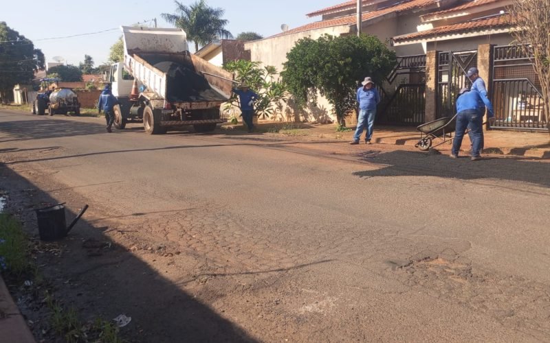 Operação tapa-buracos avança pela Vila Peliciari e Alto dos Ipês em Andradina