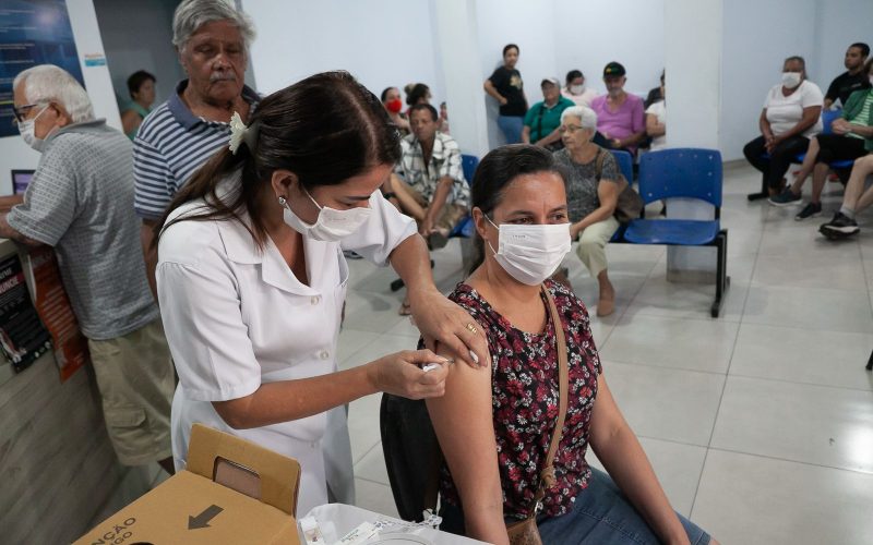 Dia D vacina quase 2 mil pessoas em Andradina