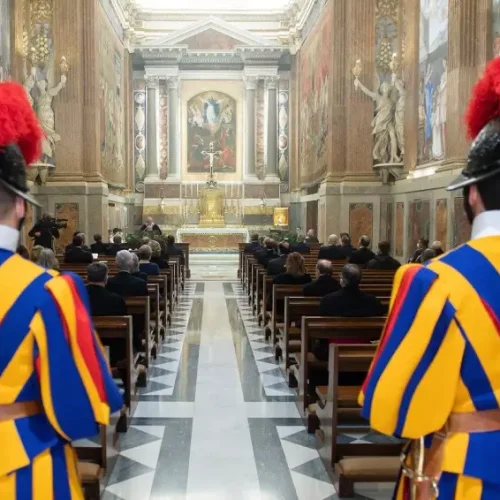 Funcionários do Conclave prestam juramento de sigilo no Vaticano