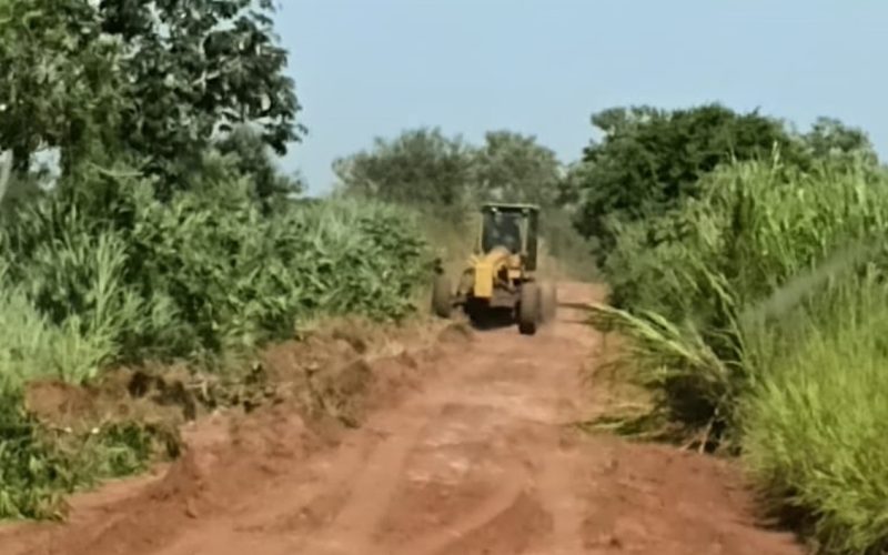 Prefeitura de Andradina faz recuperação das estradas do Chico Mendes
