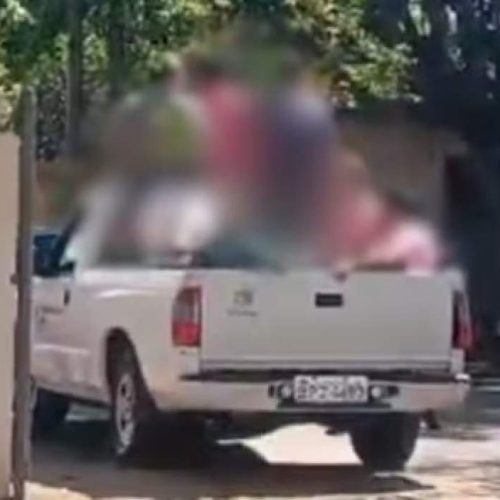 Motorista é afastado após transportar agentes de endemias em caçamba de picape