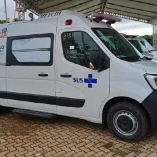 Governo entrega ambulâncias e vans para cidades da região