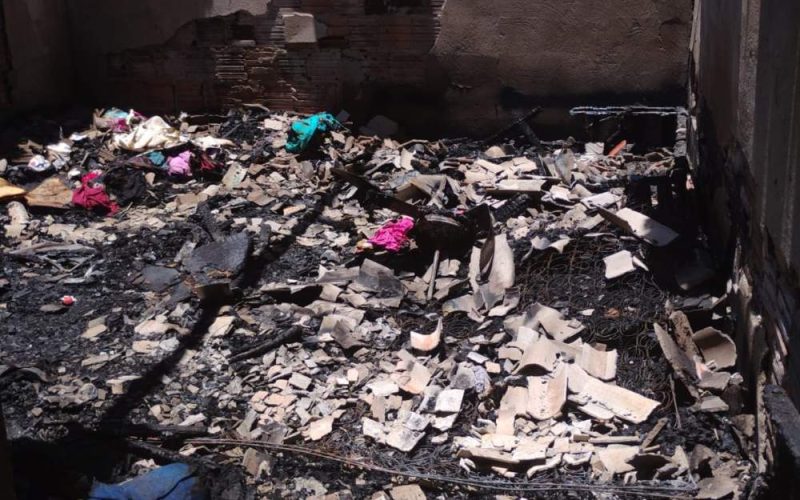 Jovem é acusado de colocar fogo em residência com ex-companheira e 4 crianças dentro