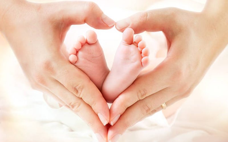 Bebê prematuro dado como morto é retirado do próprio velório chorando