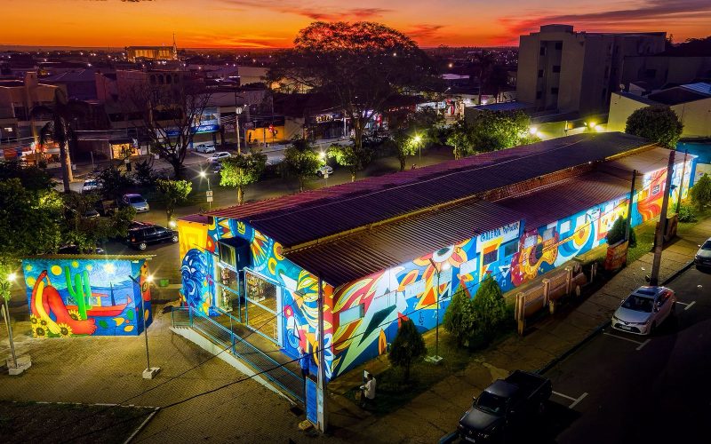 Camelódromo de Andradina recebe pintura temática e se transforma em novo ponto cultural