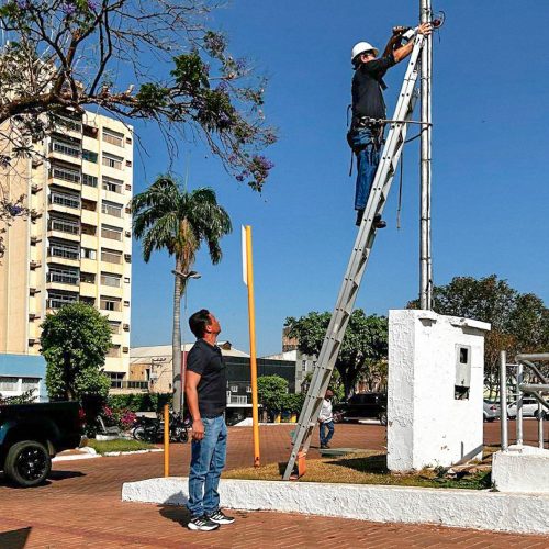 Câmeras de vigilância são instaladas na Moura Andrade