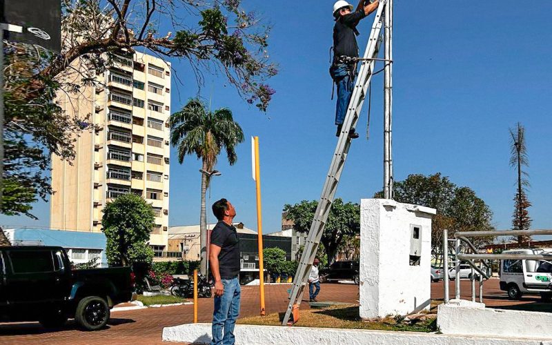 Câmeras de vigilância são instaladas na Moura Andrade