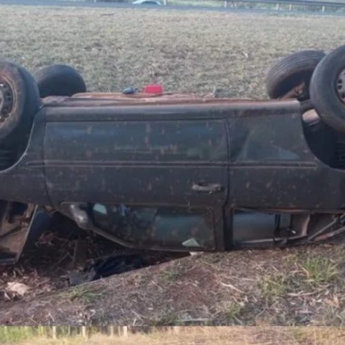 Jovem fica ferido em capotamento na Rondon