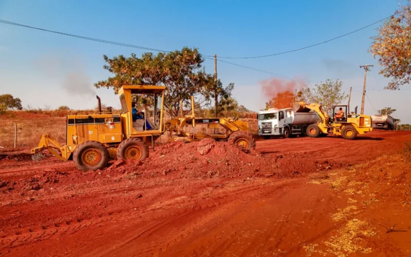 Começa a terraplanagem para pavimentação da vicinal entre Paranápolis e Castilho