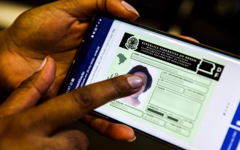 Novos pedidos de CNH quadruplicam em janeiro, mostra Senatran