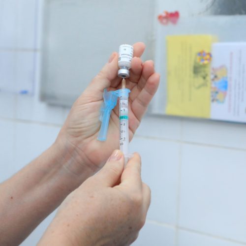 Procura por vacina da Dengue ainda é baixa. Pais devem se mobilizar para combater a doença
