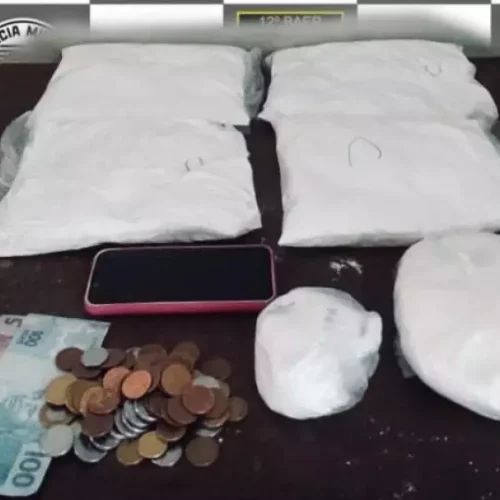 Mulher é presa com quase 5 kg de cocaína em ônibus