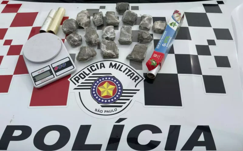 Polícia prende suspeito de tráfico e apreende drogas