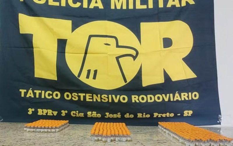 Polícia apreende 648 emagrecedores ilegais em ônibus na região