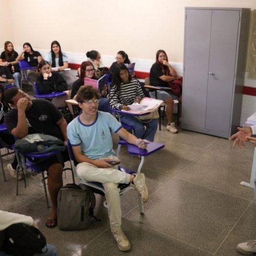 Candidatos do Enem 2026 devem escolher idioma até domingo