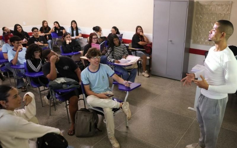 Candidatos do Enem 2026 devem escolher idioma até domingo