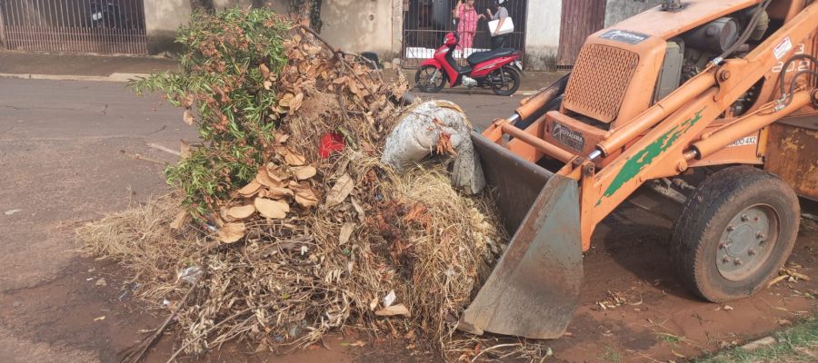 Prefeitura de Andradina realizou recolhimento de entulho descartado irregularmente