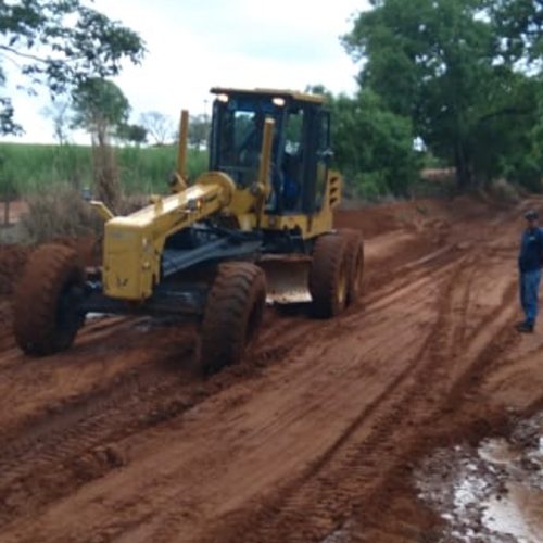 Prefeitura de Andradina realiza recuperação das estradas do Assentamento Primavera