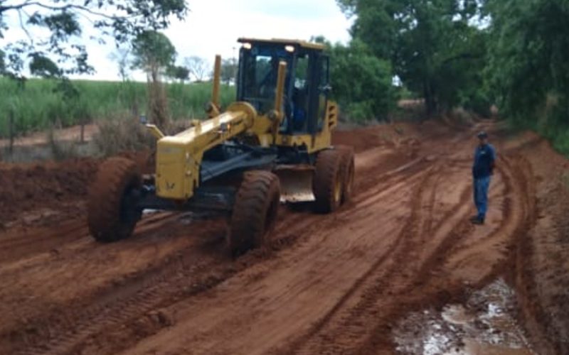 Prefeitura de Andradina realiza recuperação das estradas do Assentamento Primavera