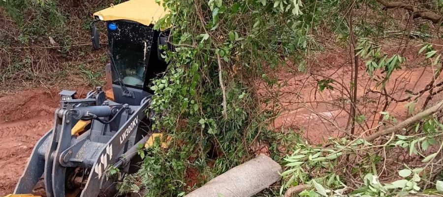 Almoxarifado municipal atua na limpeza de ruas e estradas rurais após temporais