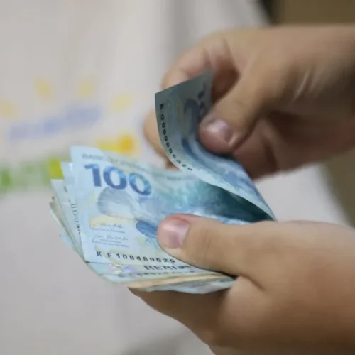 13º salário, PLR, recesso e férias coletivas: conheça os direitos e benefícios de final de ano