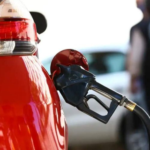 Petrobras reduz preço de gasolina vendida a distribuidoras para R$ 2,71