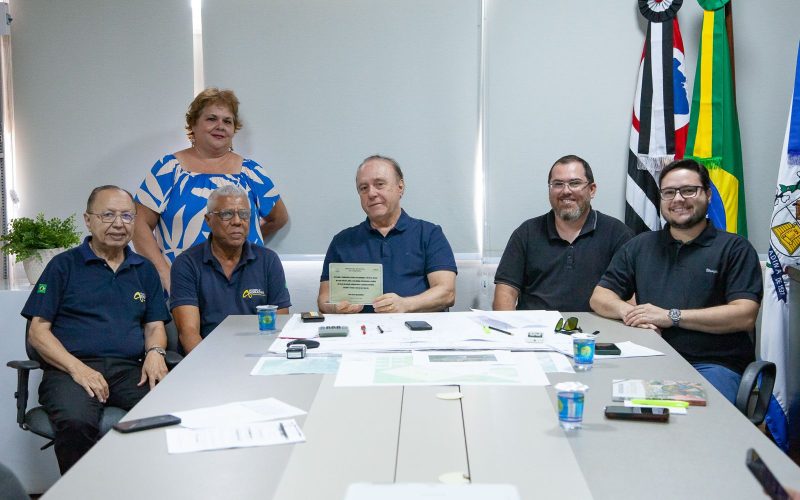 Servidor mais antigo do município de Andradina é homenageado pelo prefeito Mario Celso