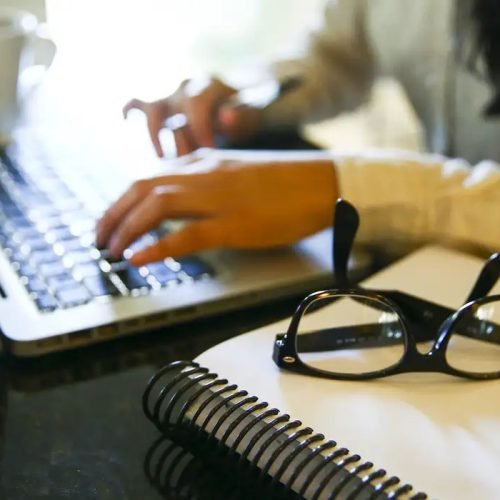 Programa oferece cursos gratuitos sobre IA para professores